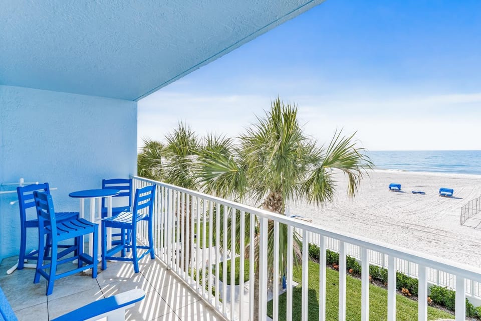 Day, Balcony/Terrace, Seating area, Beach, Sea view, furniture