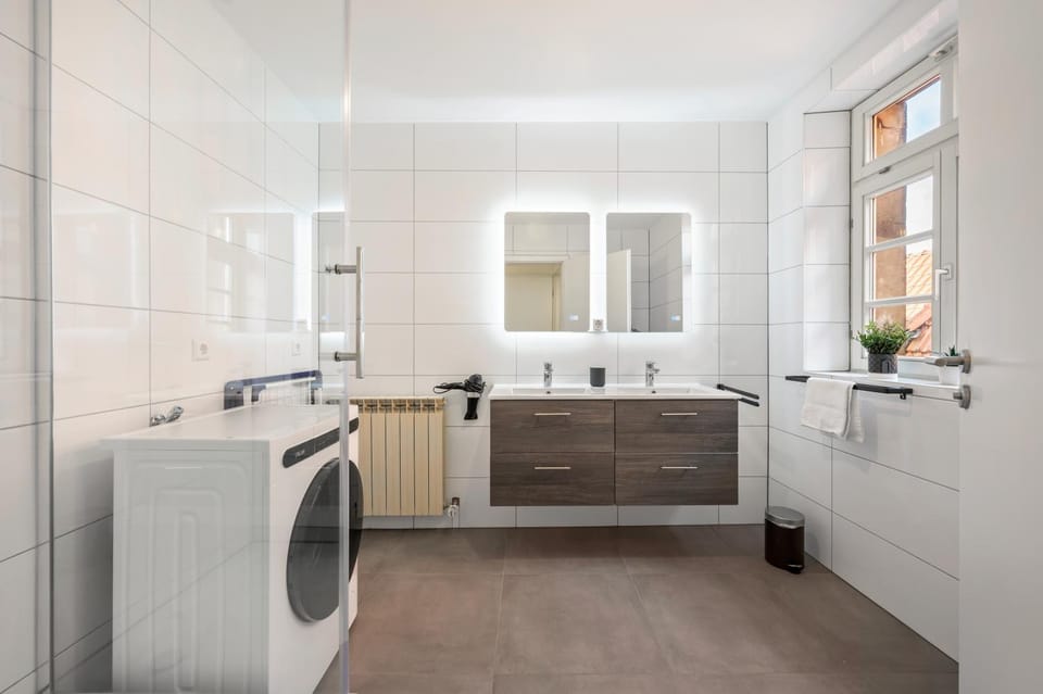 Shower, Bathroom, towels, washing machine, dryer