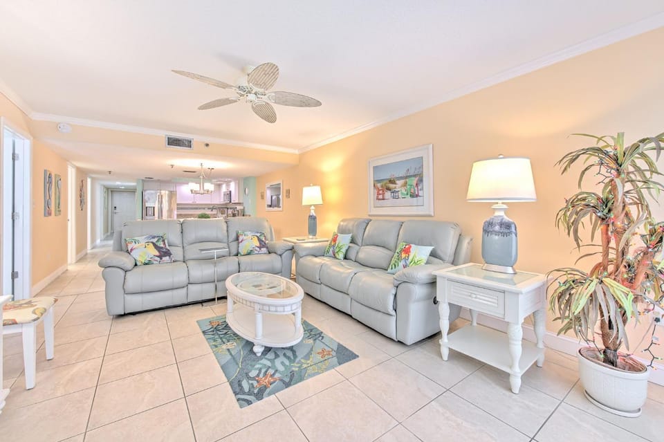 Day, Living room, furniture