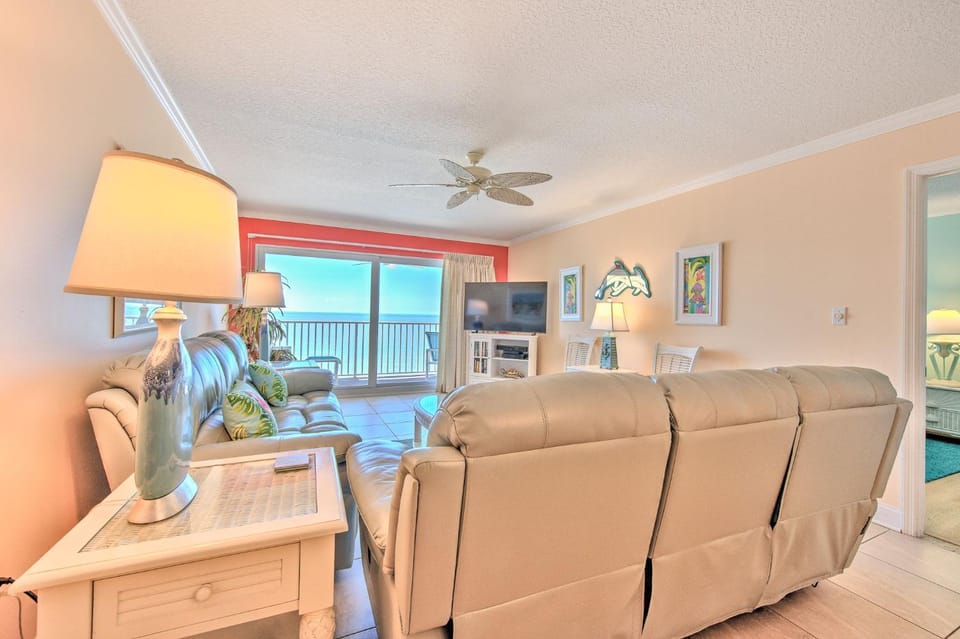 TV and multimedia, Balcony/Terrace, Living room, Seating area, Sea view, furniture
