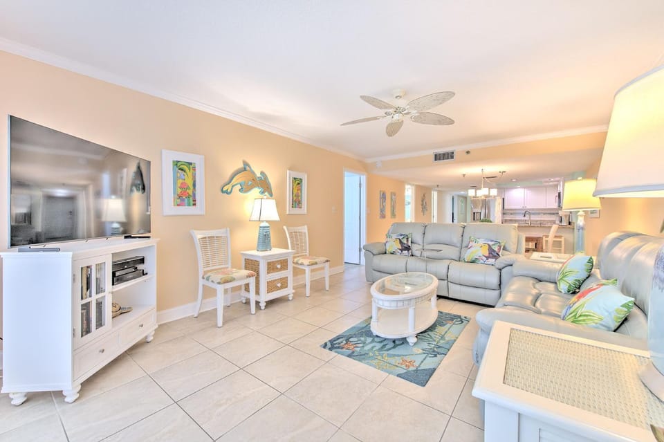TV and multimedia, Living room, Seating area, furniture