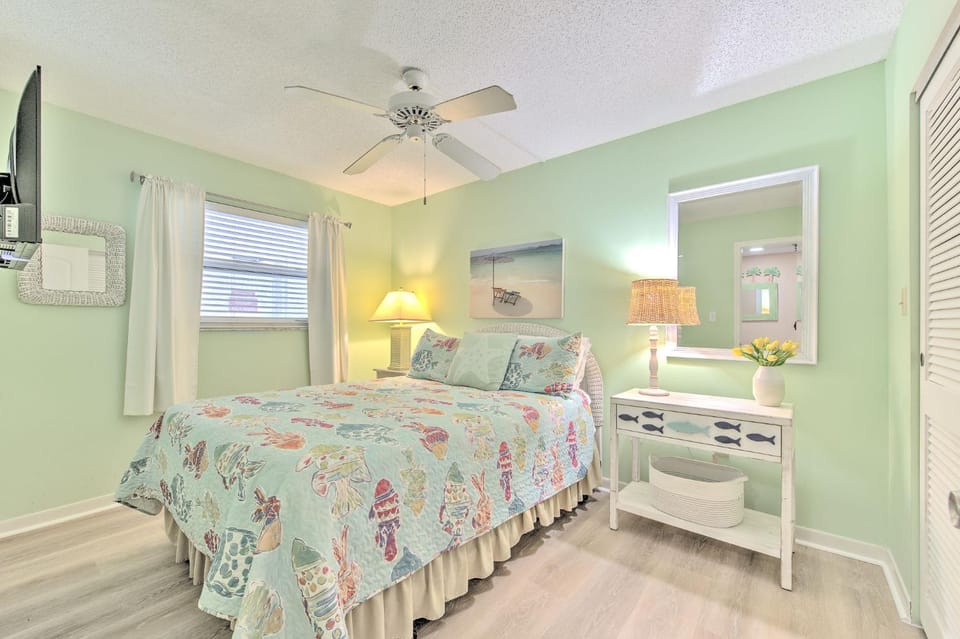 Bed, TV and multimedia, Bedroom, furniture, wardrobe