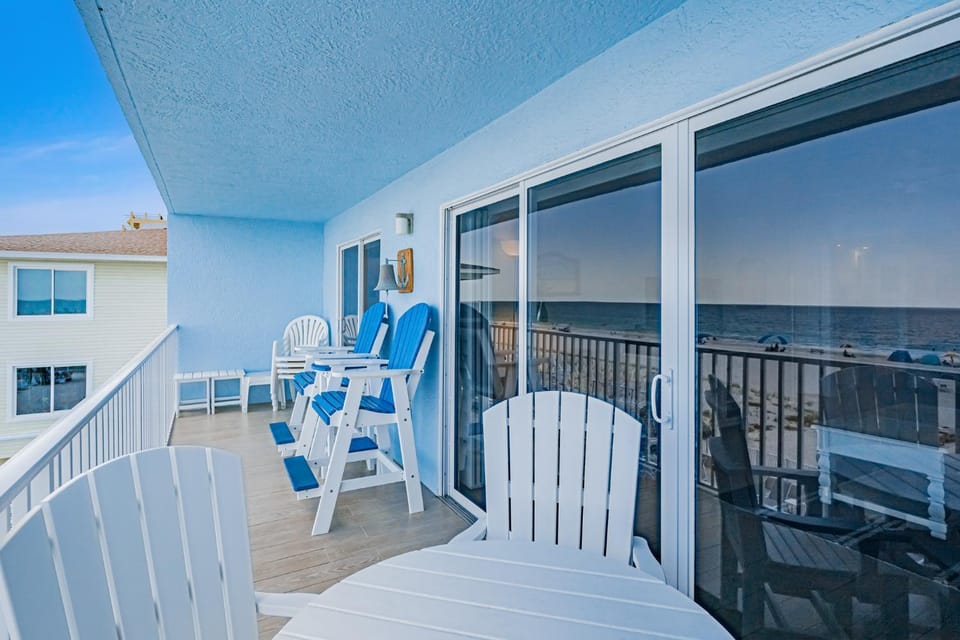 Patio, Day, Balcony/Terrace, Seating area, Beach, Sea view