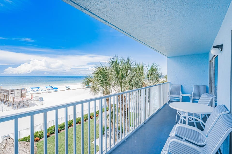 Day, Balcony/Terrace, Seating area, Beach, Sea view