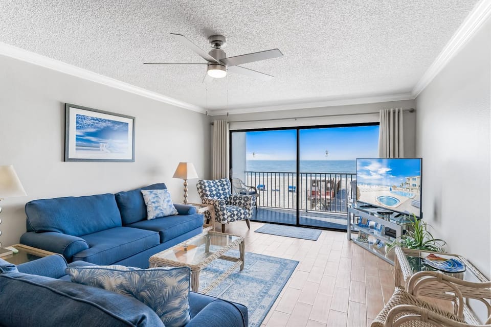 Day, TV and multimedia, View (from property/room), Balcony/Terrace, Living room, Seating area, Beach, Sea view, furniture