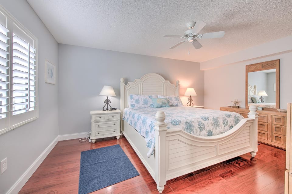 Sand Dollar 211 Apartment in Redington Shores