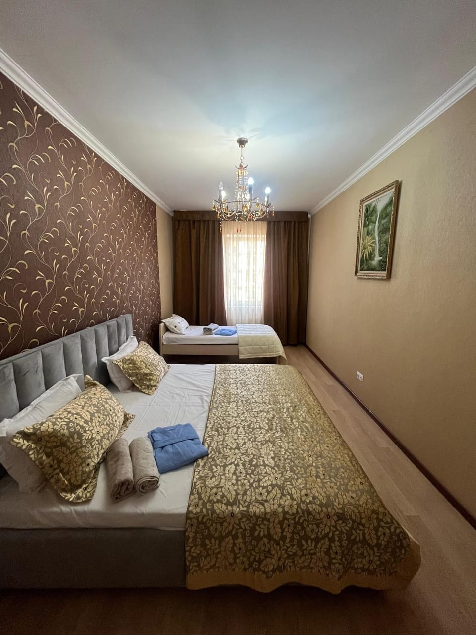 Bed, Photo of the whole room, Bedroom, towels