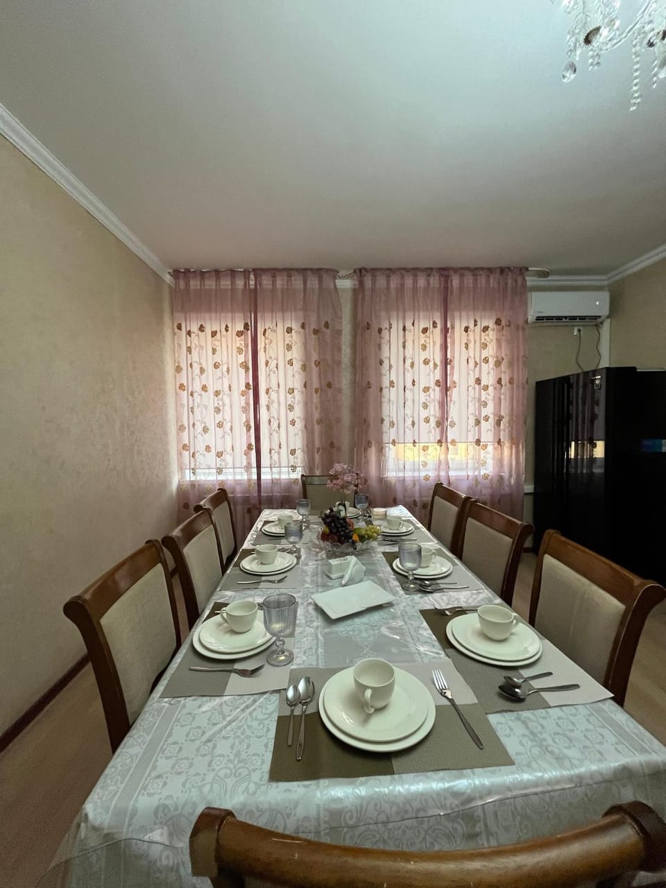 Dining area, microwave