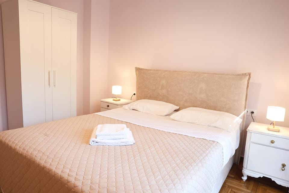 Bed, Photo of the whole room, Bedroom, towels, wardrobe
