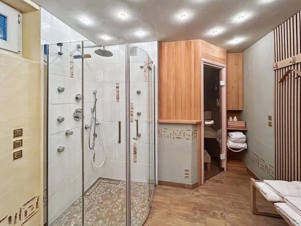 Bathroom, Spa and wellness centre/facilities