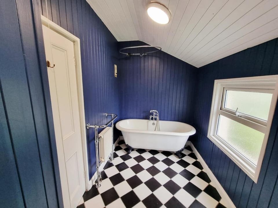 Gravesend Grand House - 5BR -Garden -Parking -Sleeps 10 House in Gravesend