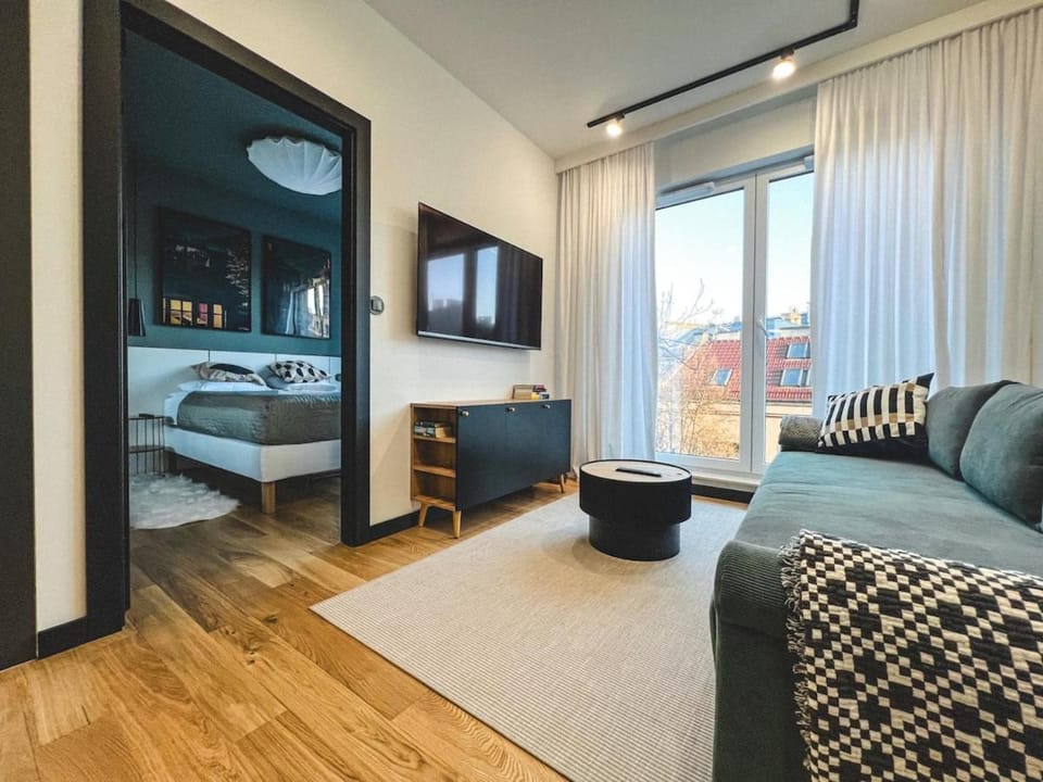 Communal lounge/ TV room, Bed, TV and multimedia, Living room, Photo of the whole room, Seating area, Evening entertainment, Bedroom