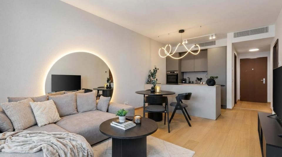 SkyPark 1-Bedroom Apartment on Floor 15 with Castle View and Parking by SkyViews Apartment in Bratislava