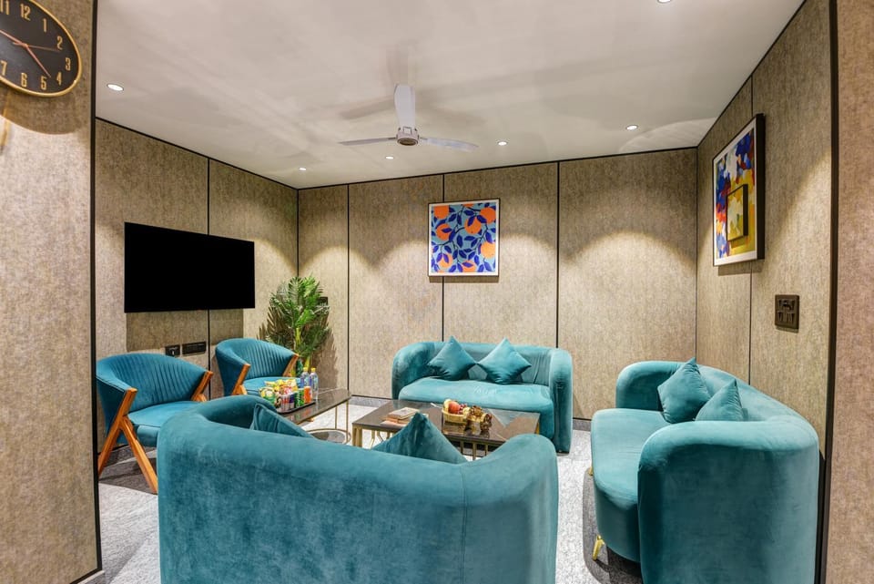 Communal lounge/ TV room, TV and multimedia, Living room, Seating area, Evening entertainment, fireplace