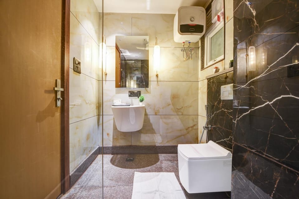 Shower, Toilet, Bathroom, bidet, towels