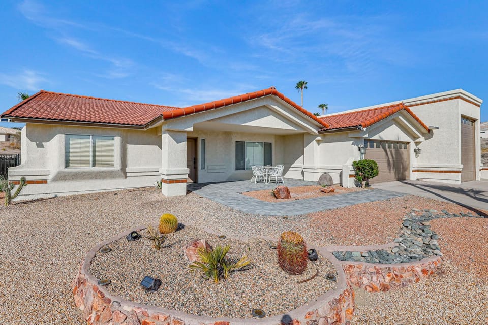 Fully Furnished Poolside Oasis 5 Mi to Lake Havasu House in Lake Havasu City