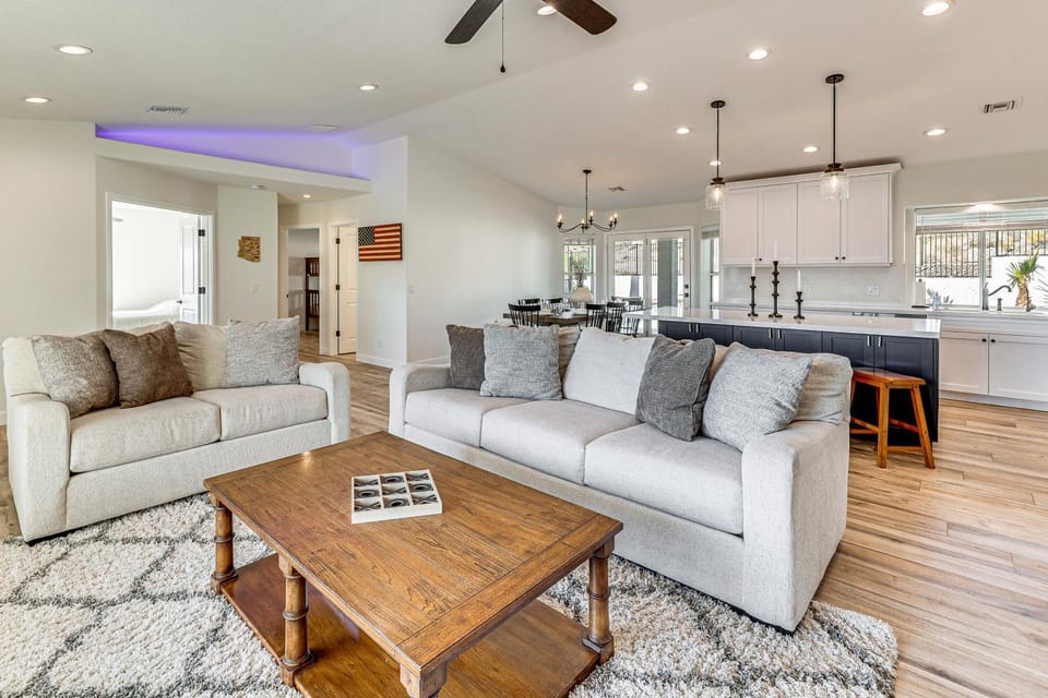 Fully Furnished Poolside Oasis 5 Mi to Lake Havasu House in Lake Havasu City