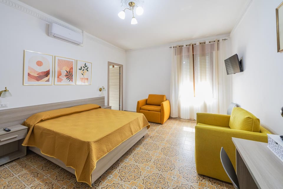 Bed, TV and multimedia, Bedroom, air conditioner