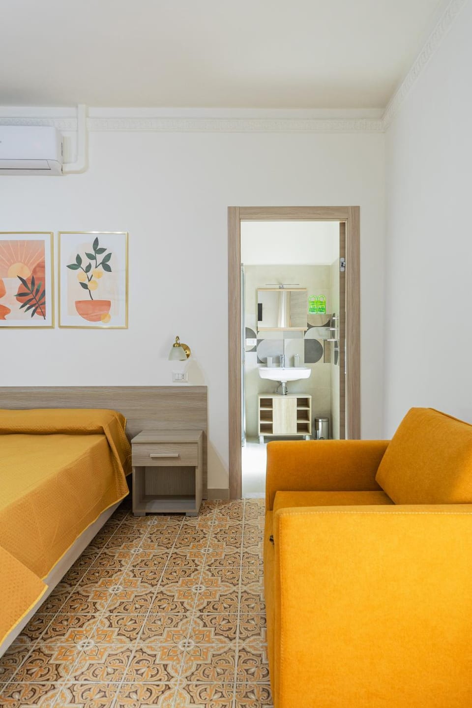 Bathroom, air conditioner