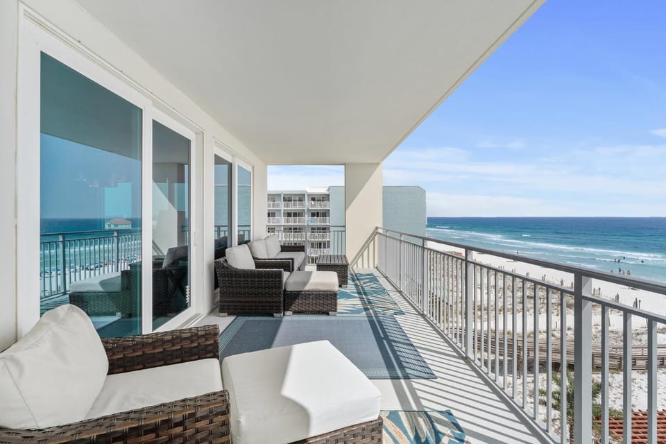 Blu 501 - Luxury End-Unit with 3 Master Suites & Amazing Oceanfront Views - Free Beach Service Apartment in Okaloosa Island