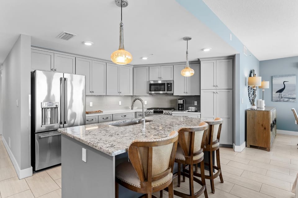 Blu 501 - Luxury End-Unit with 3 Master Suites & Amazing Oceanfront Views - Free Beach Service Apartment in Okaloosa Island