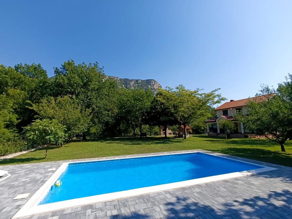 Mountain view, Pool view, Swimming pool