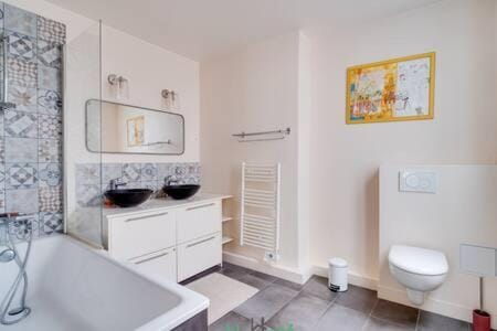 Charmant logement 3ch | Balcon – Paris 20e Apartment in Paris
