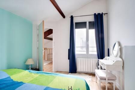 Charmant logement 3ch | Balcon – Paris 20e Apartment in Paris