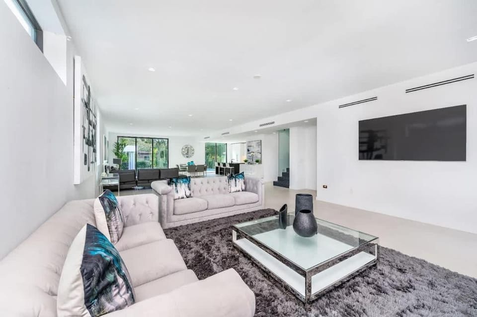 Luxe Pool House in North Miami Perfect for Groups House in Aventura