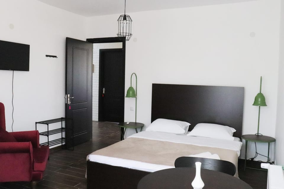 Bed, Seating area, Bedroom