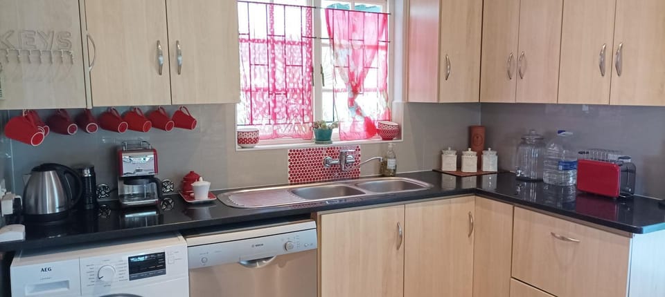 Coffee/tea facilities, Kitchen or kitchenette