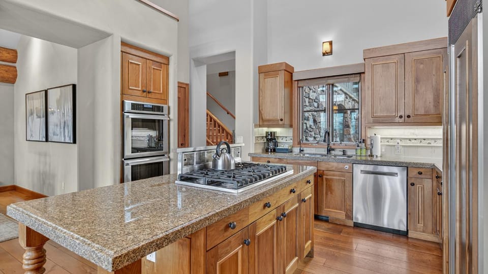 dishwasher, microwave, storage, kitchen