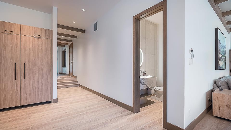 Toilet, Bathroom, towels