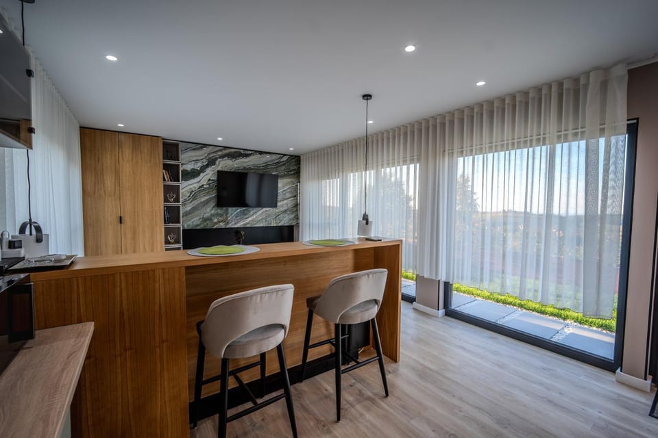TV and multimedia, Dining area