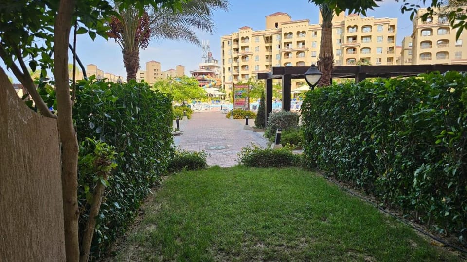 Property building, Day, Garden, Garden view