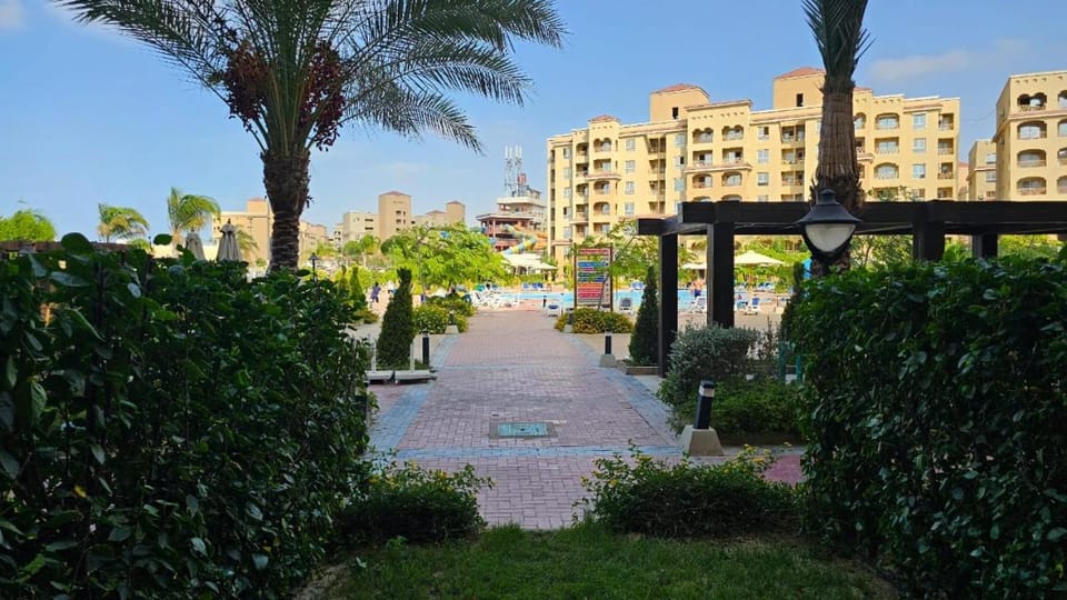 Property building, Garden, Garden view, Swimming pool