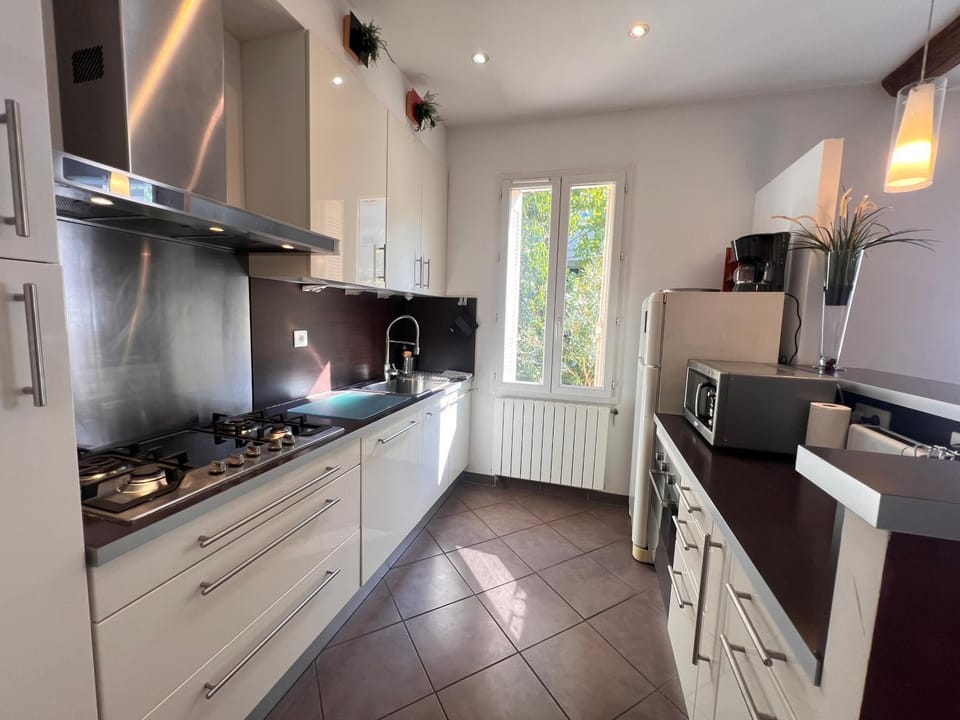 Kitchen or kitchenette, dishwasher, oven, stove, toaster