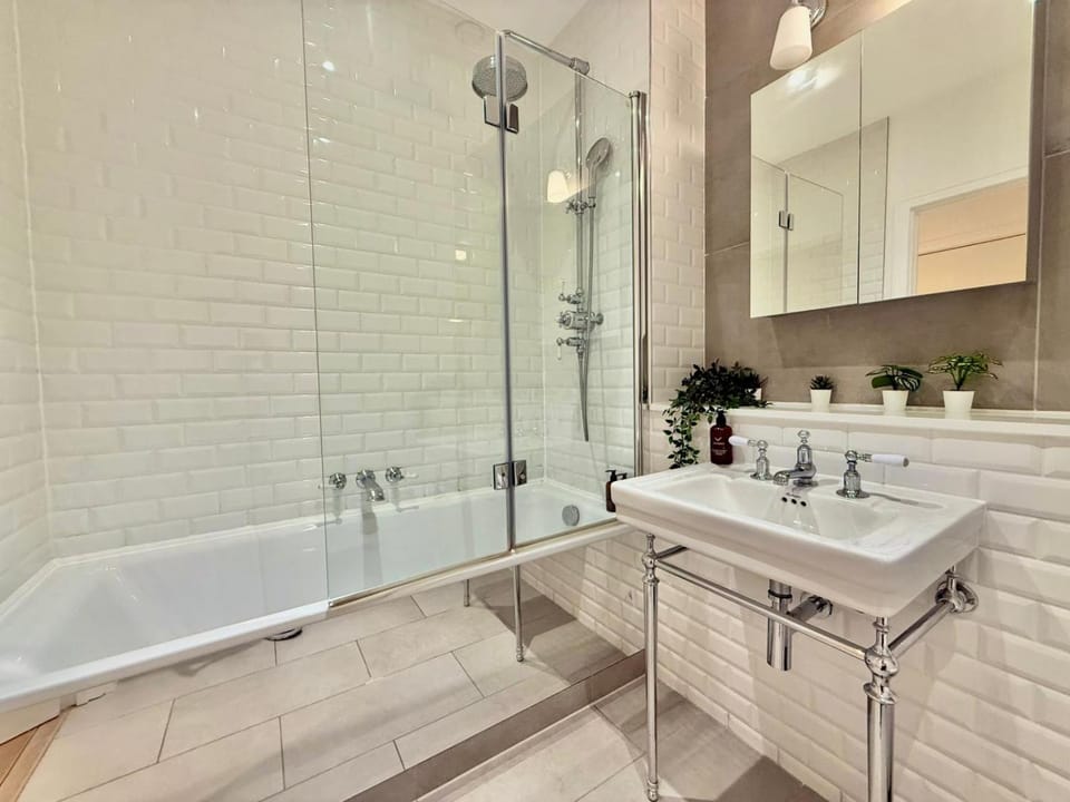 Shower, Bathroom, towels