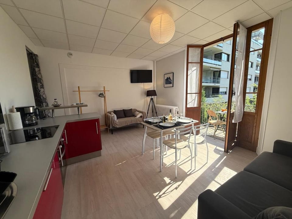 Communal lounge/ TV room, Living room, Dining area