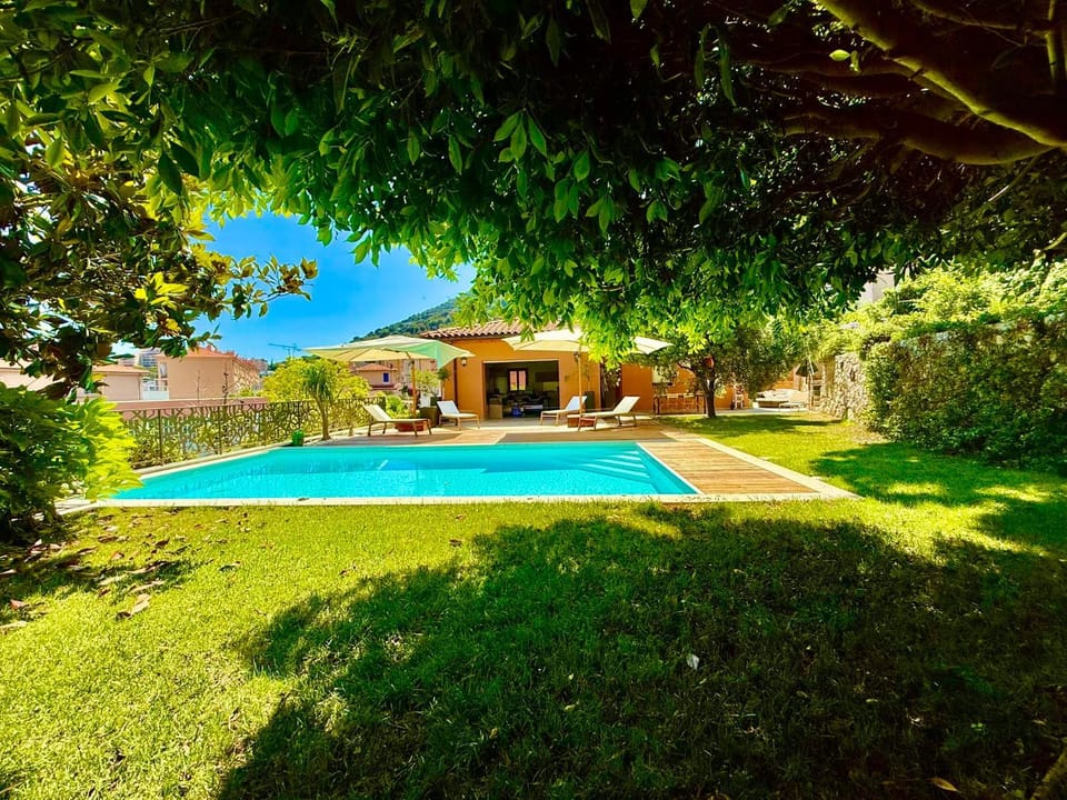 Unique Villa, Pool, Nature & Monaco on Foot Villa in Monaco