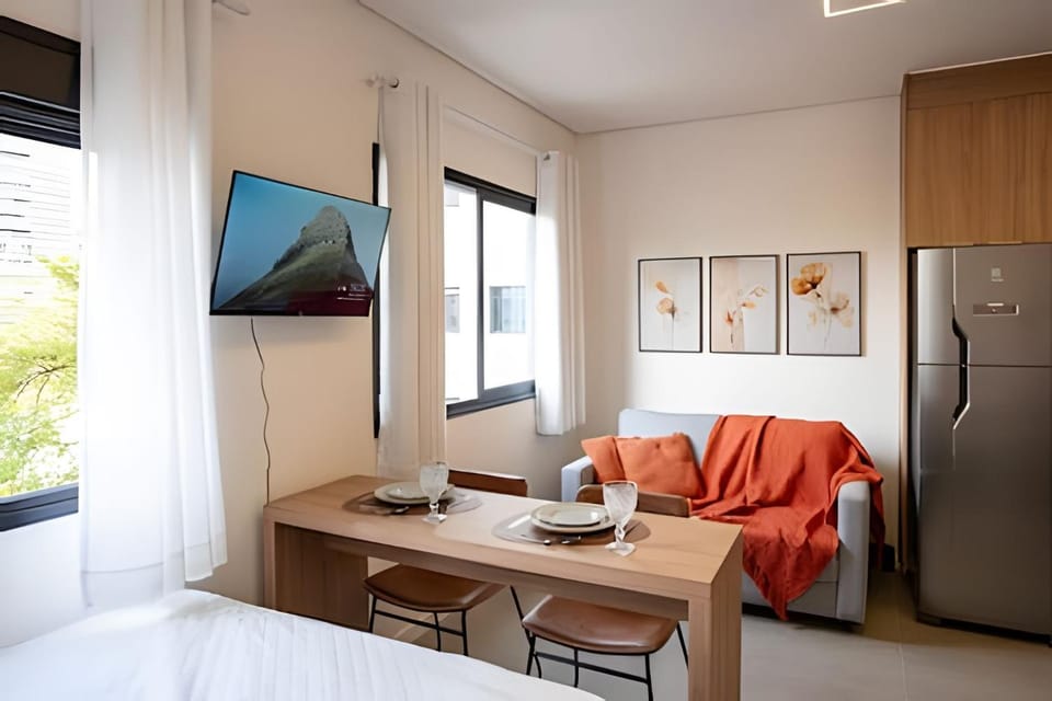 Bed, TV and multimedia, Photo of the whole room, Dining area, Bedroom
