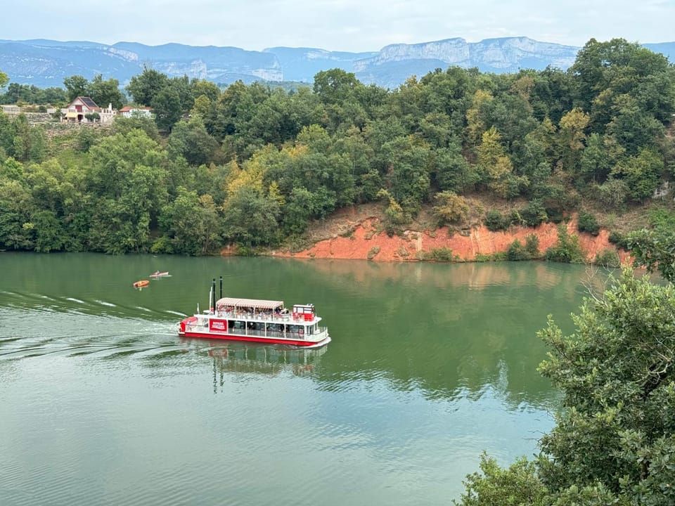 Nearby landmark, Natural landscape, Activities, Lake view, Mountain view, River view