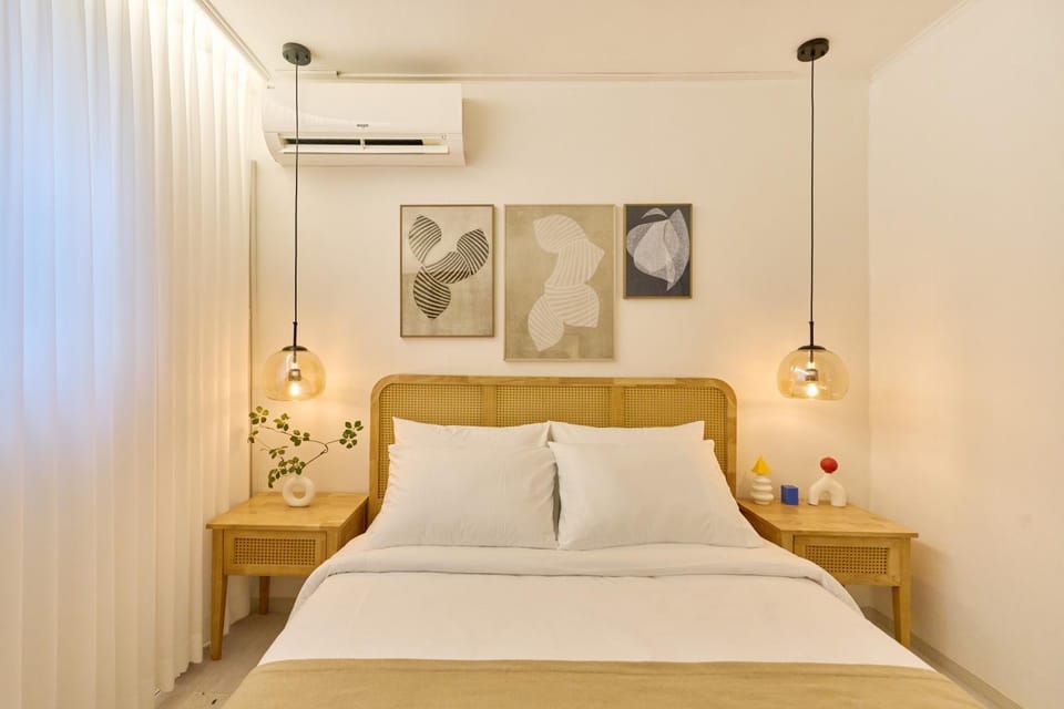 Bed, Bedroom, air conditioner