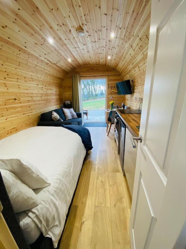 Peaceful Woodland Escape & Nature House in High Peak District