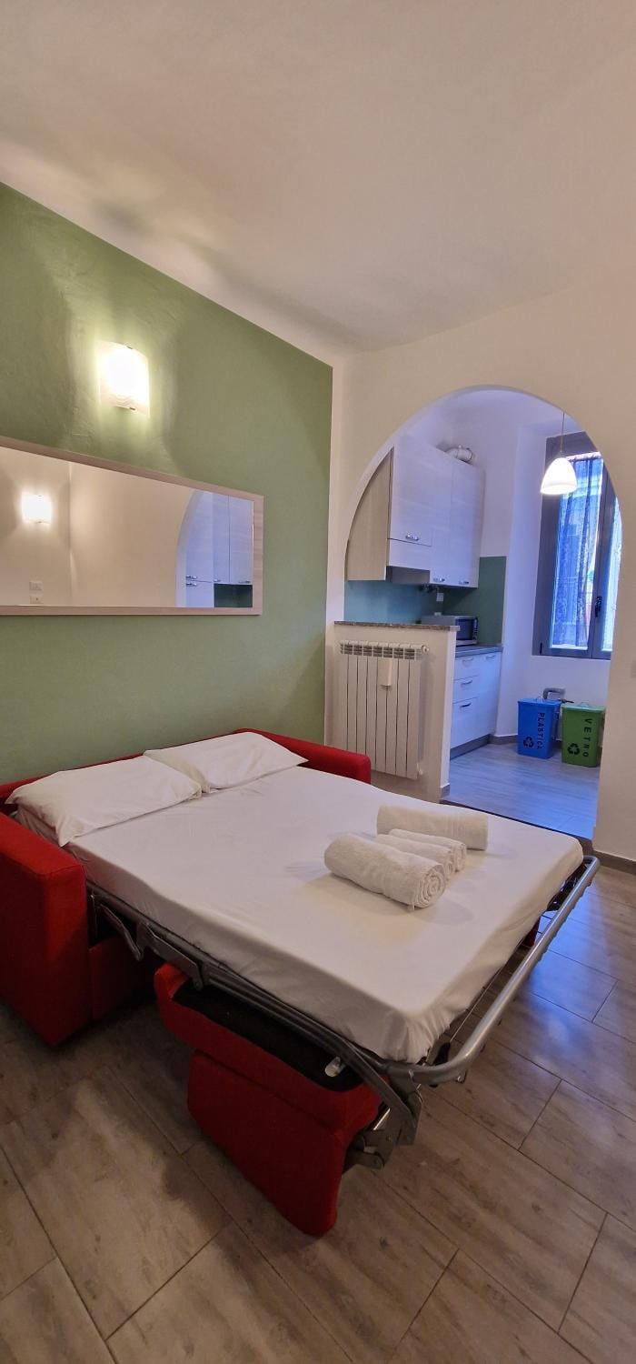 Bed, Kitchen or kitchenette, Dining area