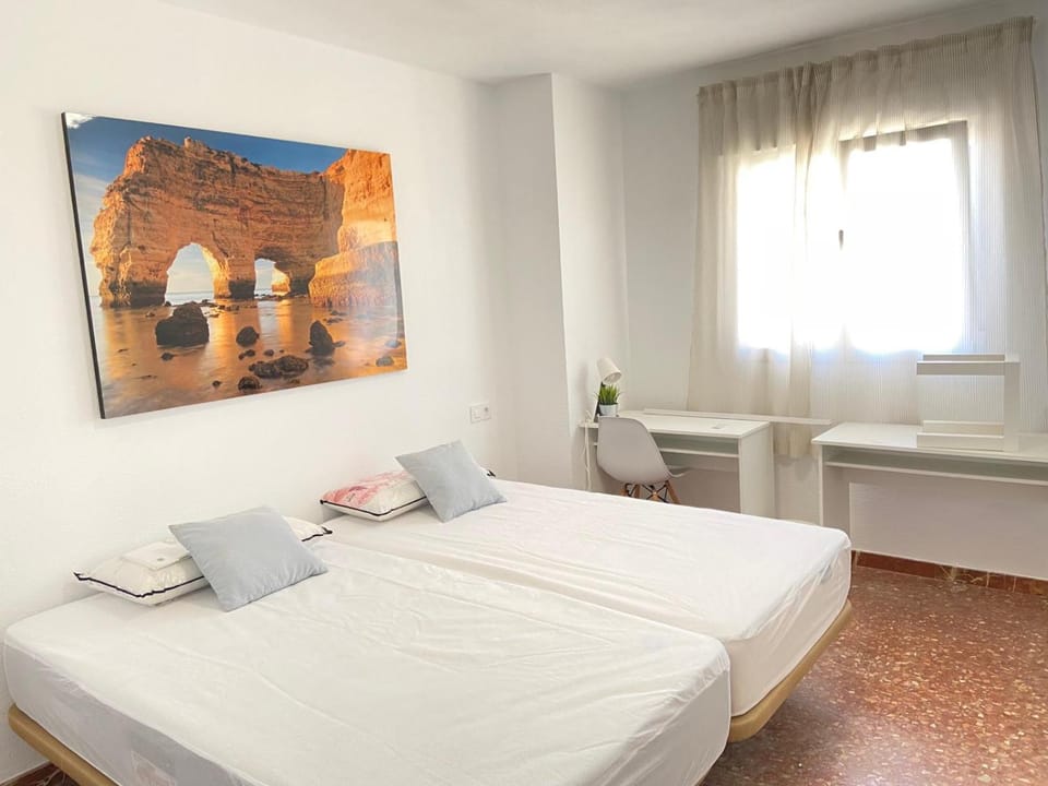 Bed, Photo of the whole room, Bedroom