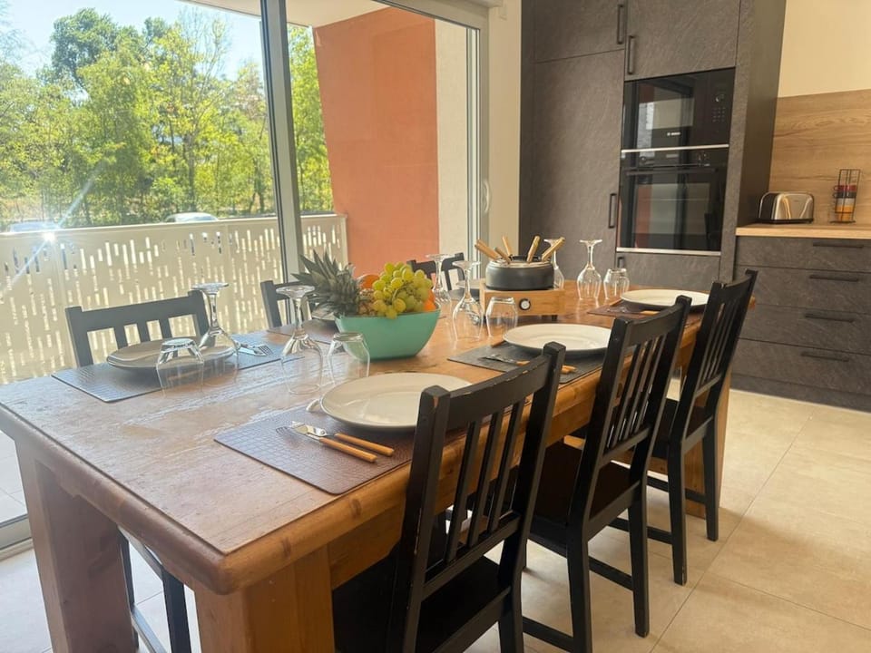 Living room, Dining area