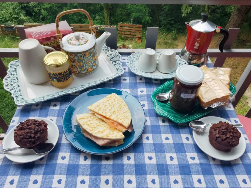 Coffee/tea facilities, Food, Breakfast