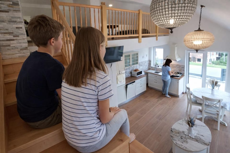 Communal lounge/ TV room, People, TV and multimedia, Kitchen or kitchenette, Living room, Seating area, Dining area