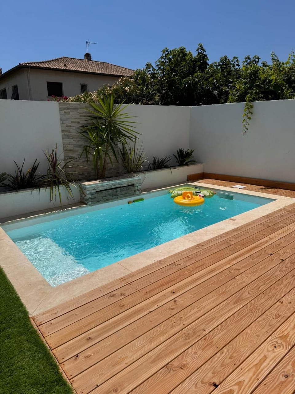 Swimming pool